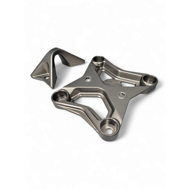 Elektric Offroad ’17+ Can-Am Maverick X3 6 Bolt XL Radius Rod Plate with Tow Hook – Gun Metal